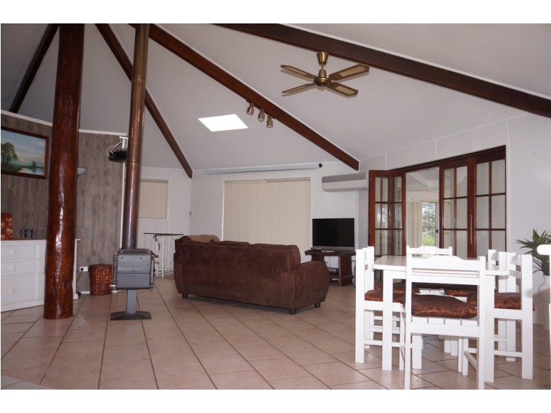 7 Cooee St, Macleay Island QLD 4184