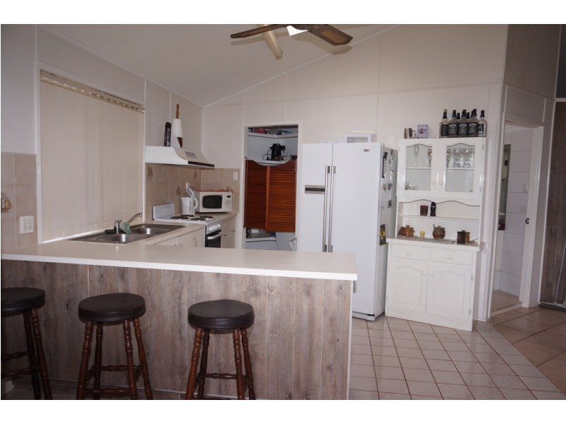 7 Cooee St, Macleay Island QLD 4184