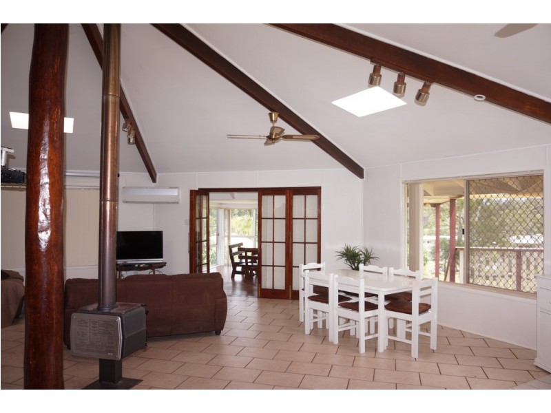 7 Cooee St, Macleay Island QLD 4184