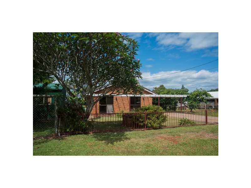 21 LEONIE CRESCENT, Lamb Island QLD 4184