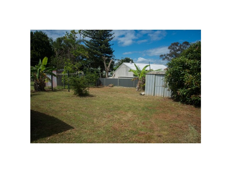 21 LEONIE CRESCENT, Lamb Island QLD 4184
