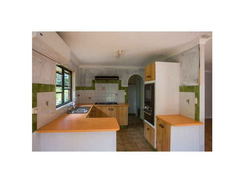 21 LEONIE CRESCENT, Lamb Island QLD 4184