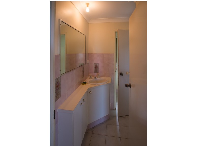 21 LEONIE CRESCENT, Lamb Island QLD 4184