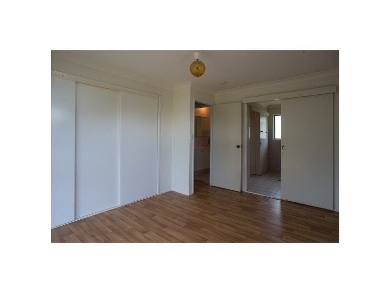 21 LEONIE CRESCENT, Lamb Island QLD 4184