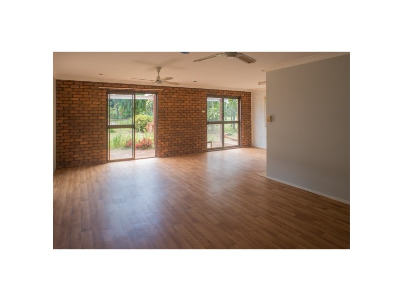 21 LEONIE CRESCENT, Lamb Island QLD 4184