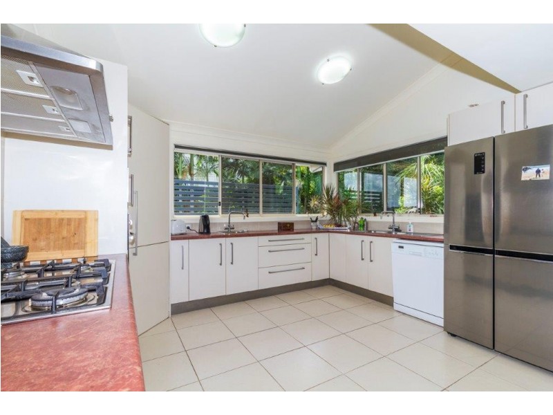 20 Calm Waters Crescent, Macleay Island QLD 4184