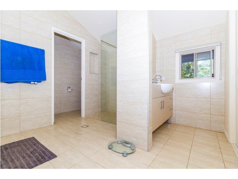 20 Calm Waters Crescent, Macleay Island QLD 4184