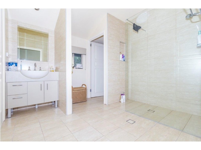 20 Calm Waters Crescent, Macleay Island QLD 4184