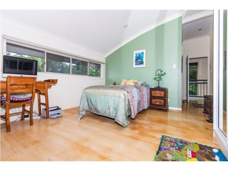 20 Calm Waters Crescent, Macleay Island QLD 4184