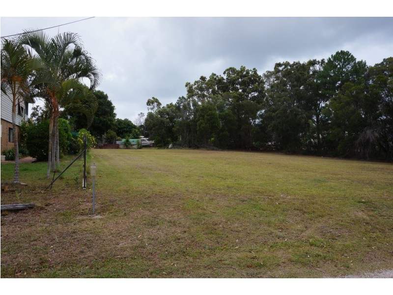 27 Lakeside Avenue, Macleay Island QLD 4184