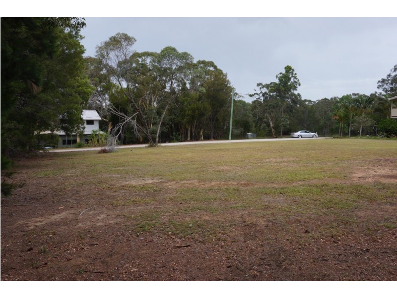 27 Lakeside Avenue, Macleay Island QLD 4184