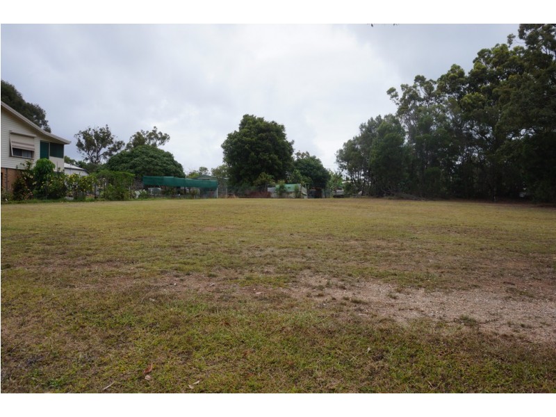 27 Lakeside Avenue, Macleay Island QLD 4184