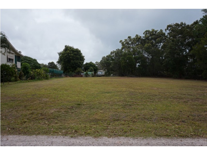 27 Lakeside Avenue, Macleay Island QLD 4184