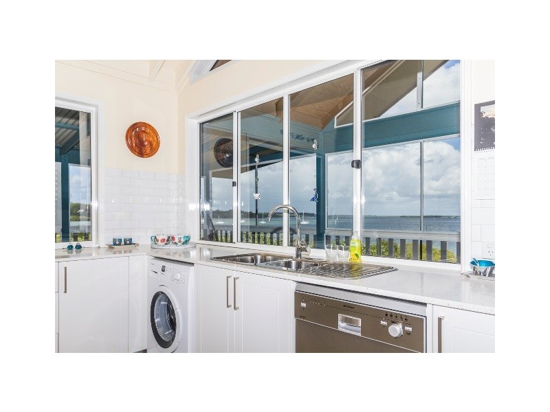 14 Emily Cresent, Macleay Island QLD 4184