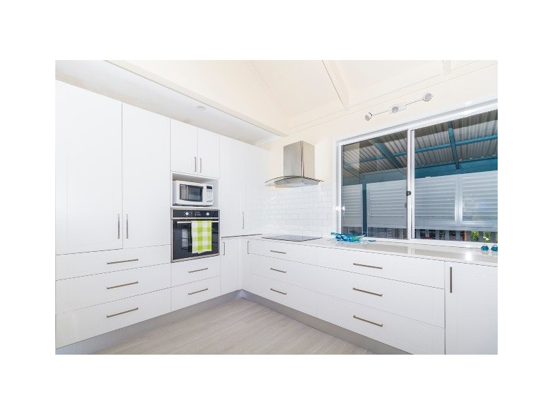 14 Emily Cresent, Macleay Island QLD 4184