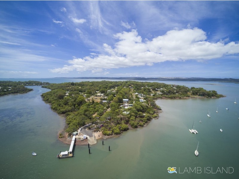 10 PINE AV, Lamb Island QLD 4184