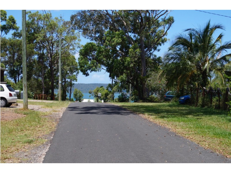 11 Beelong Street, Macleay Island QLD 4184