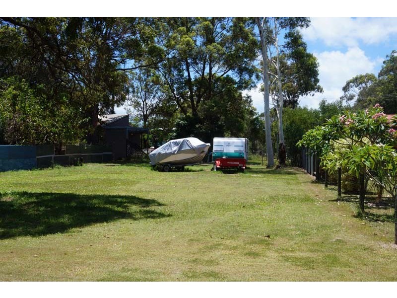 7 ROBIN ST, Macleay Island QLD 4184