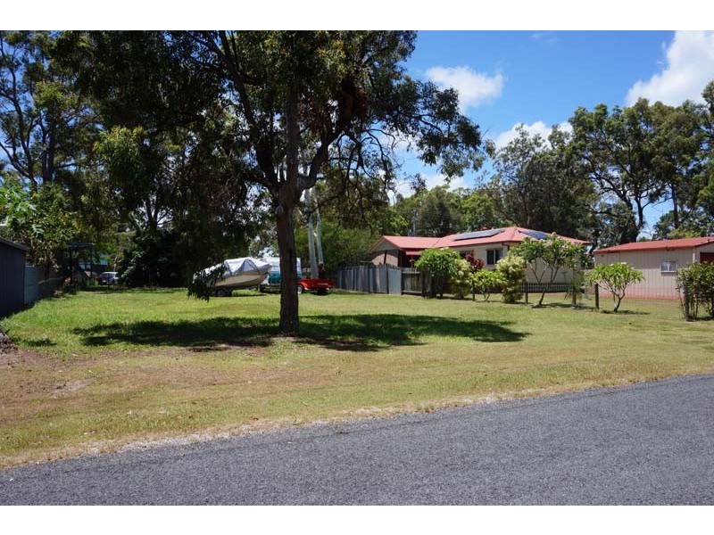 9 ROBIN ST, Macleay Island QLD 4184