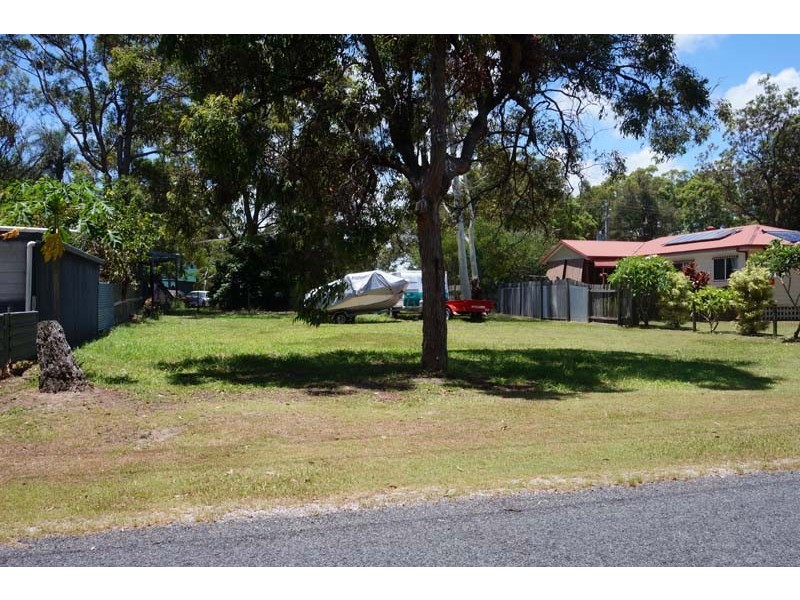 9 ROBIN ST, Macleay Island QLD 4184