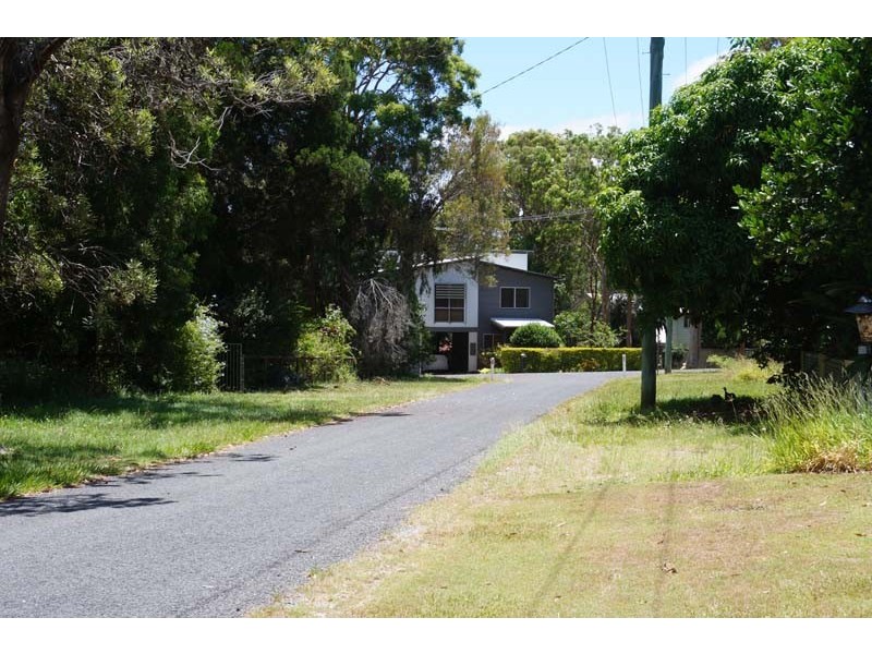 9 ROBIN ST, Macleay Island QLD 4184