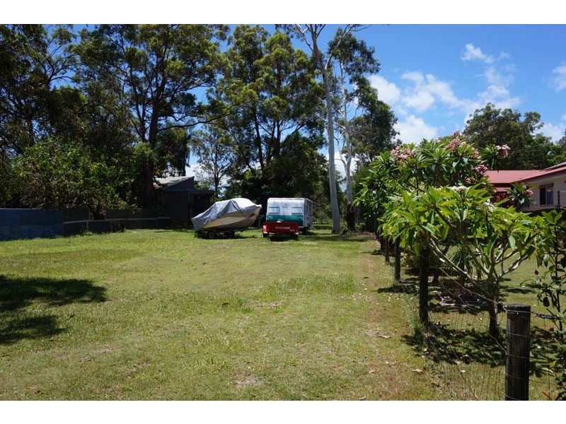 9 ROBIN ST, Macleay Island QLD 4184