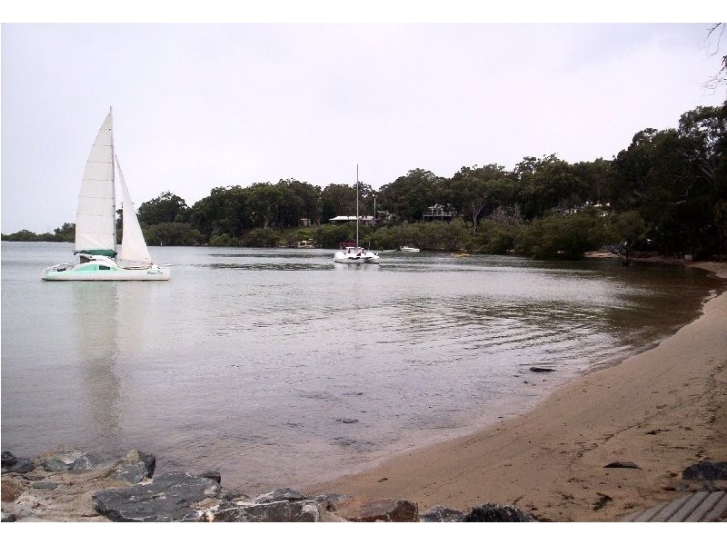 26 KIM CRESCENT, Macleay Island QLD 4184