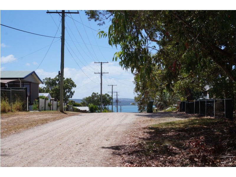 16 Tukkeri Street, Macleay Island QLD 4184