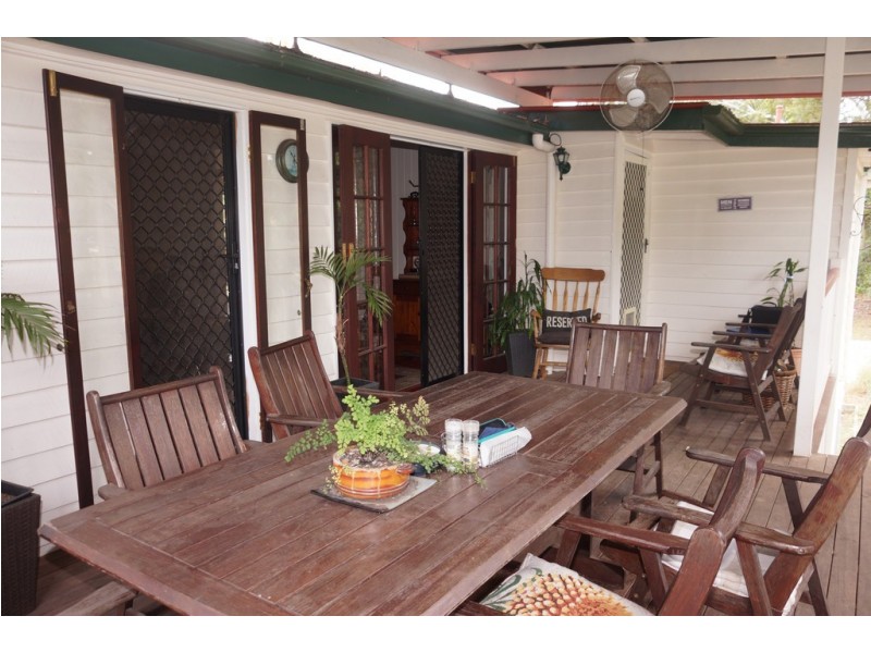 17 Pecan St, Macleay Island QLD 4184