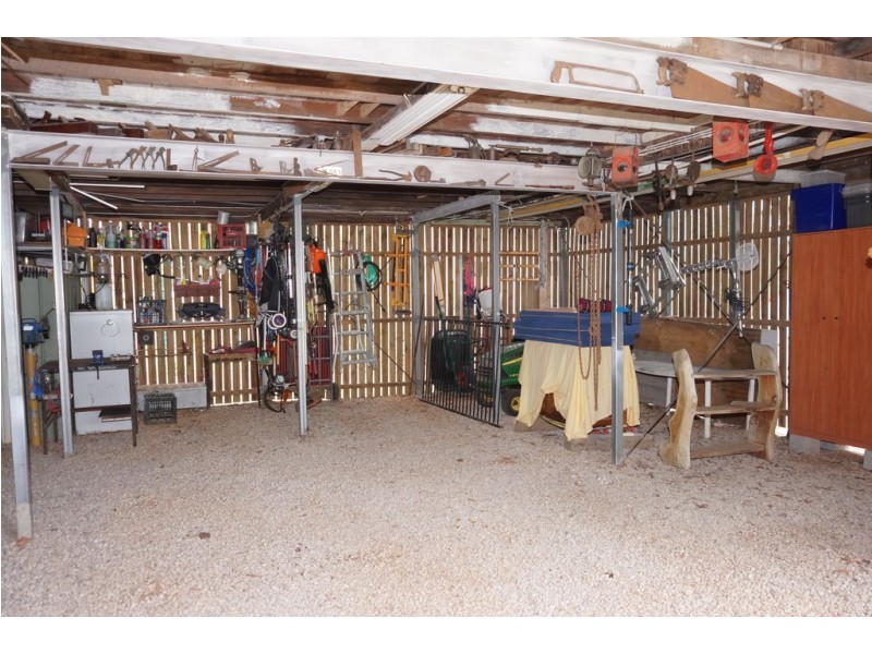 17 Pecan St, Macleay Island QLD 4184