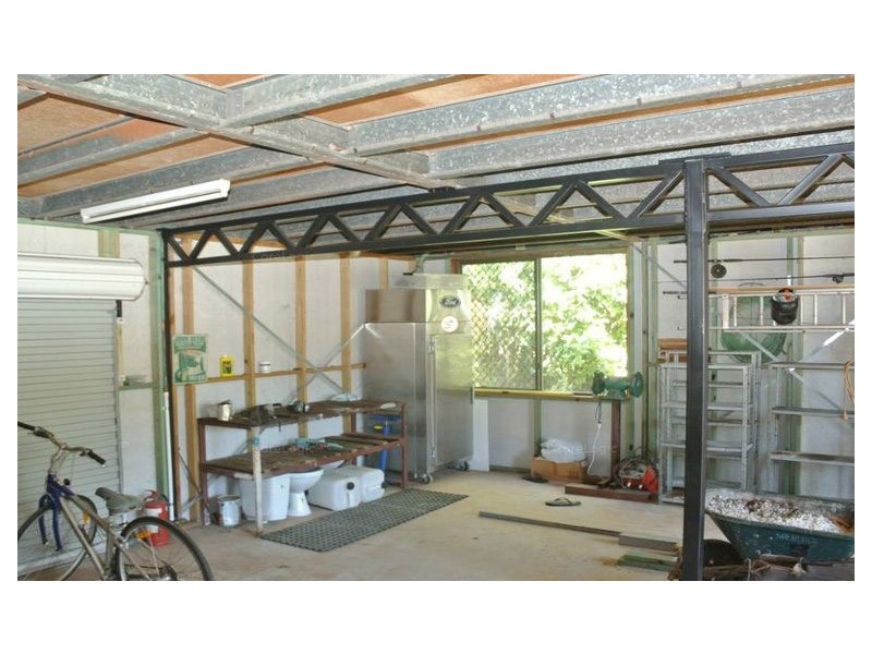 39 WESTERN ROAD, Macleay Island QLD 4184