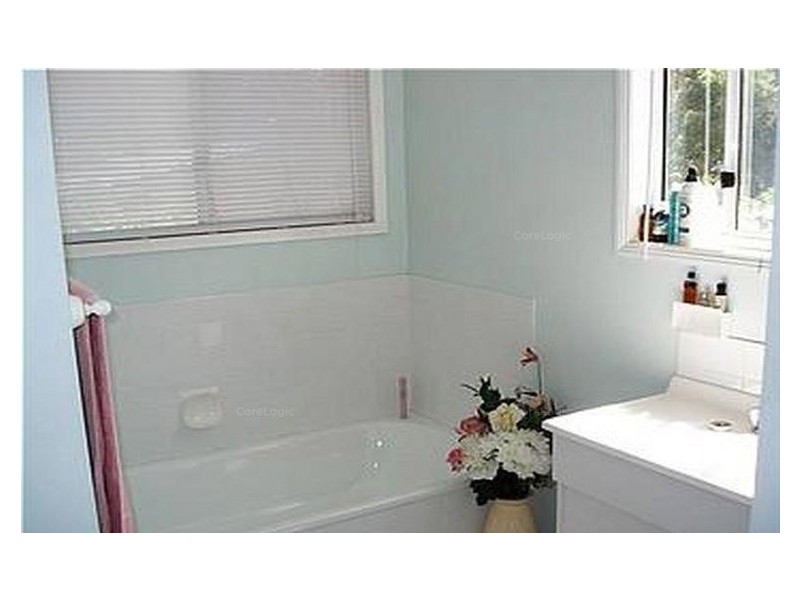 17 HALCYON STREET, Lamb Island QLD 4184