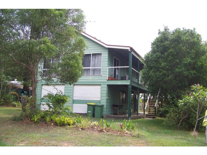 17 HALCYON STREET, Lamb Island QLD 4184