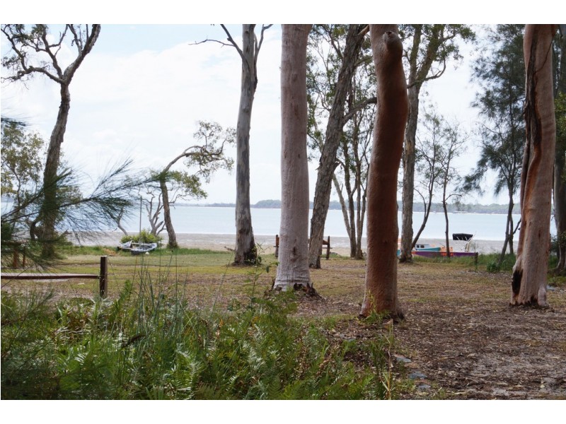 54 COAST ROAD, Macleay Island QLD 4184