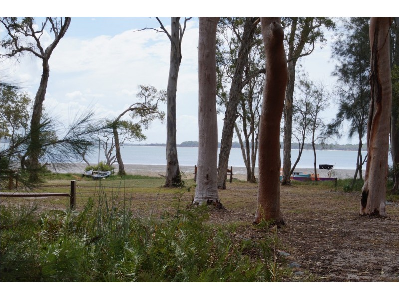54 COAST ROAD, Macleay Island QLD 4184