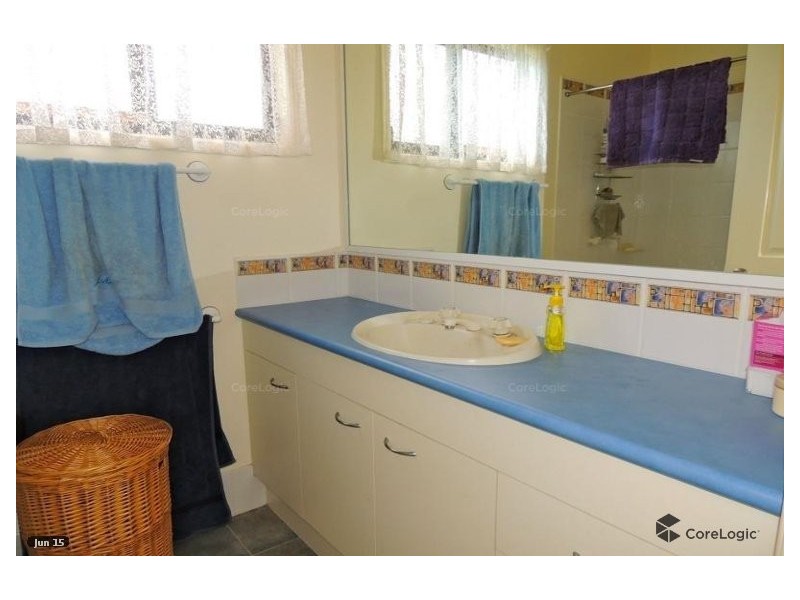 15 PINE ST, Lamb Island QLD 4184