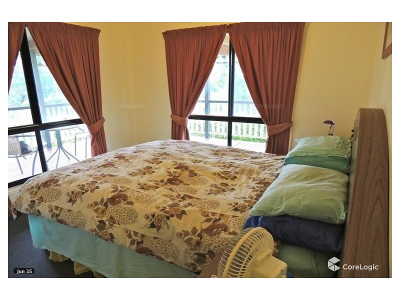 15 PINE ST, Lamb Island QLD 4184