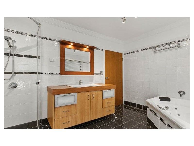 31 COONDOOROOPA DR, Macleay Island QLD 4184