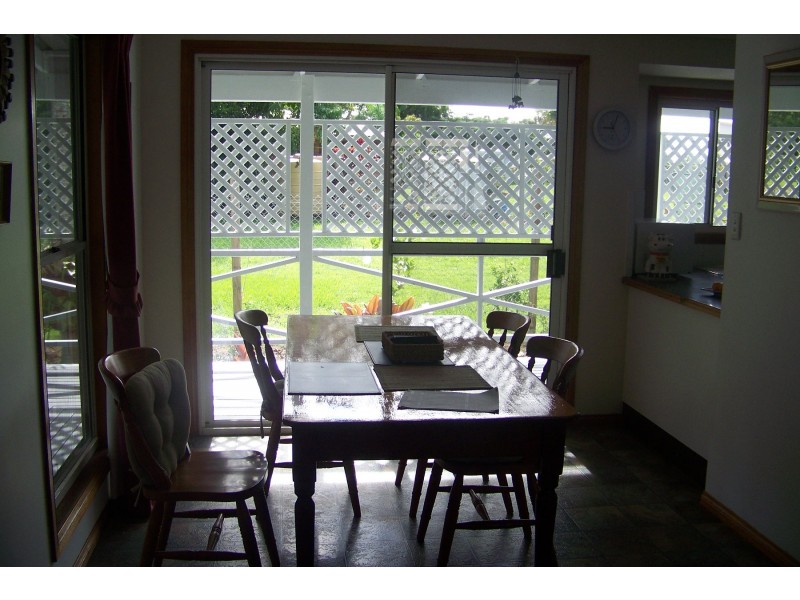 8 MICHAEL AVENUE, Lamb Island QLD 4184