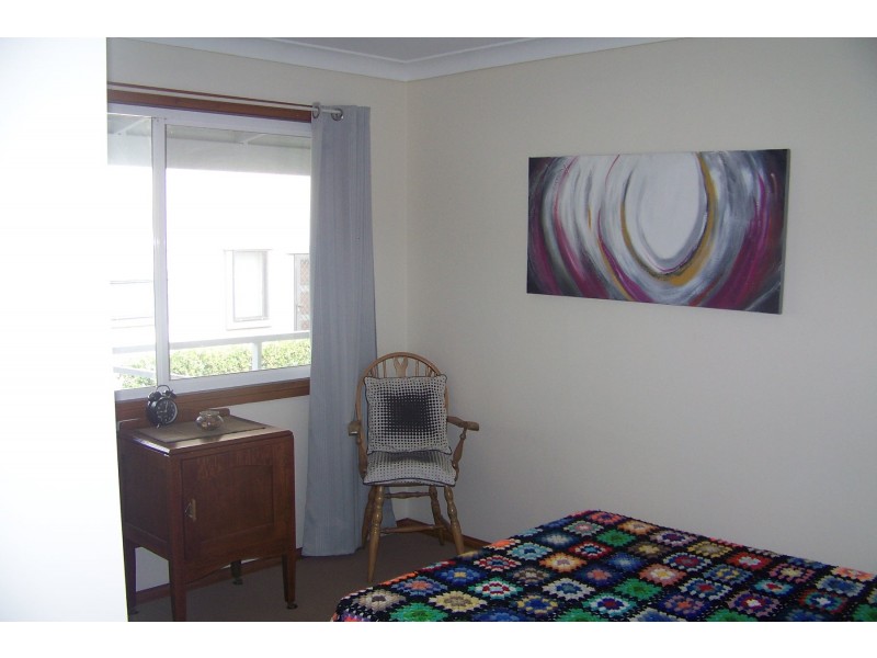 8 MICHAEL AVENUE, Lamb Island QLD 4184