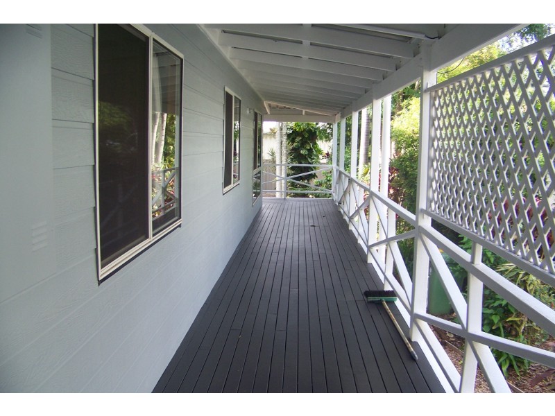 8 MICHAEL AVENUE, Lamb Island QLD 4184