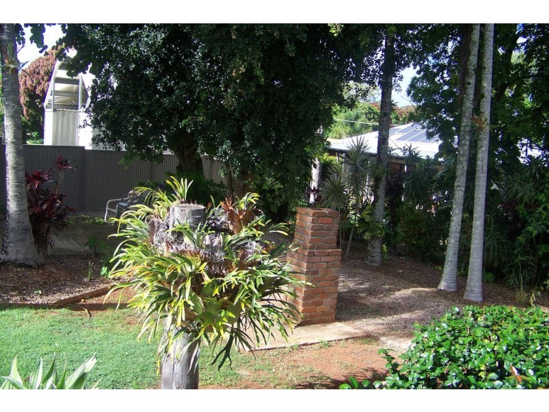 8 MICHAEL AVENUE, Lamb Island QLD 4184