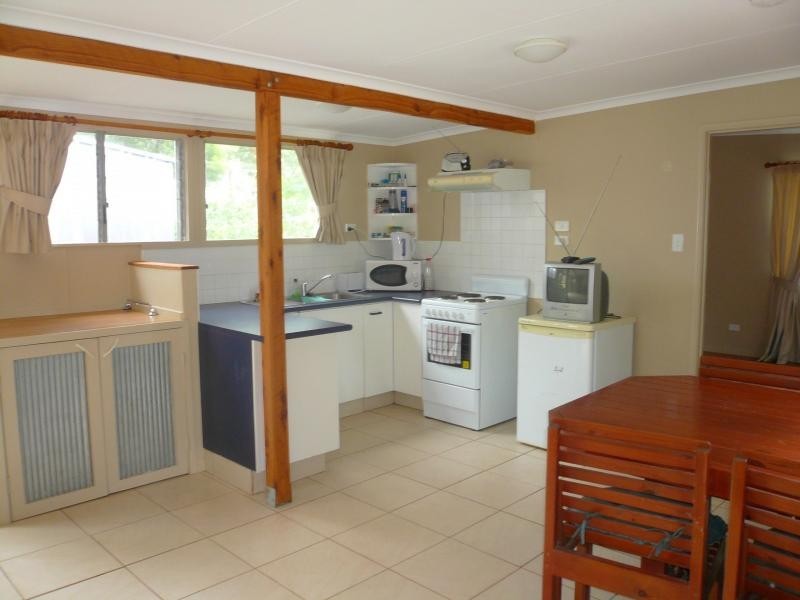 8 HAMILTON, Macleay Island QLD 4184