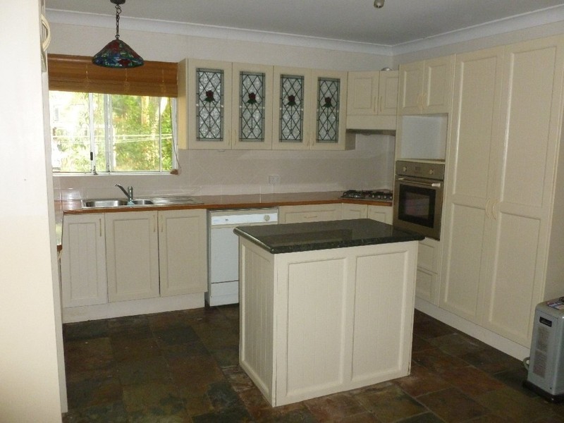 48 Alexander St, Macleay Island QLD 4184