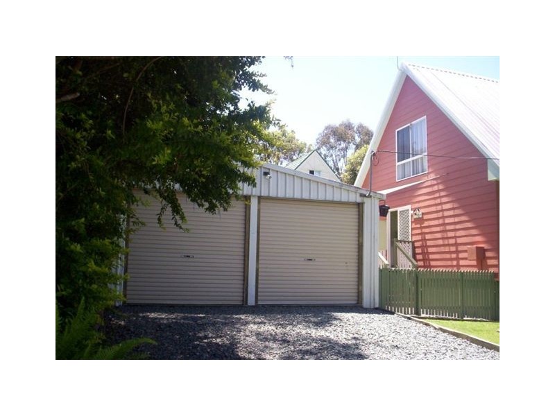 17  Koonwarra Pde, Macleay Island QLD 4184