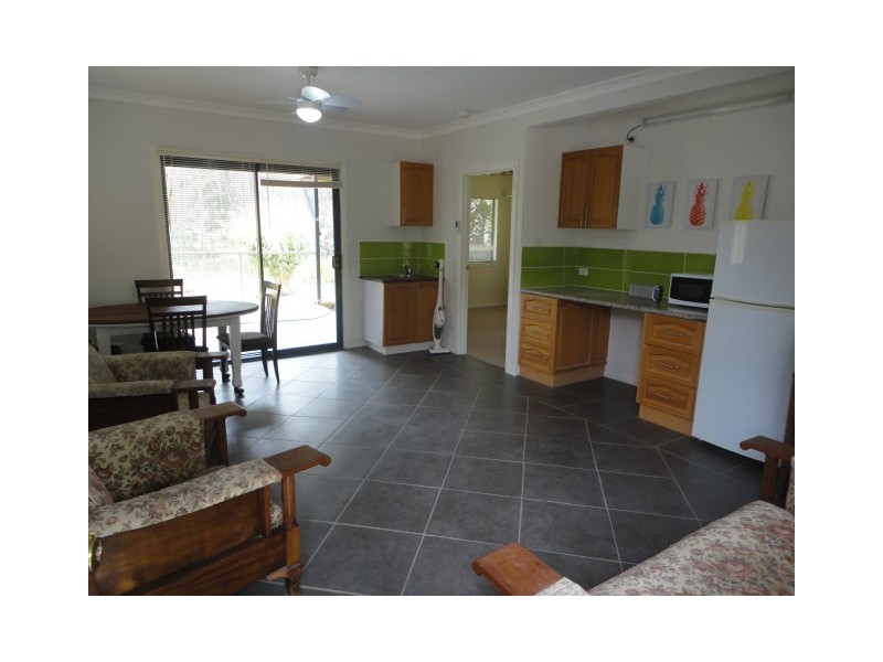 11 Jane St, Macleay Island QLD 4184