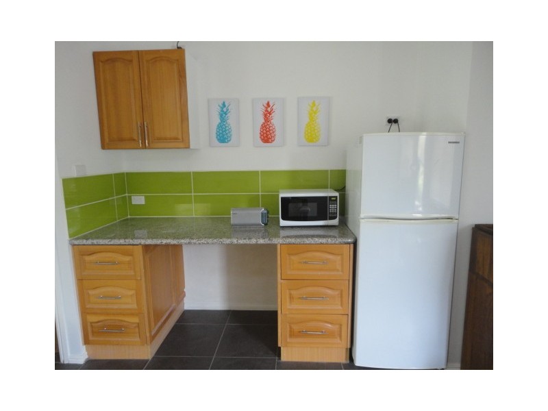 11 Jane St, Macleay Island QLD 4184