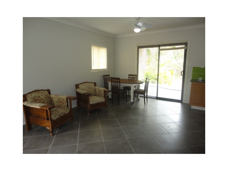 11 Jane St, Macleay Island QLD 4184