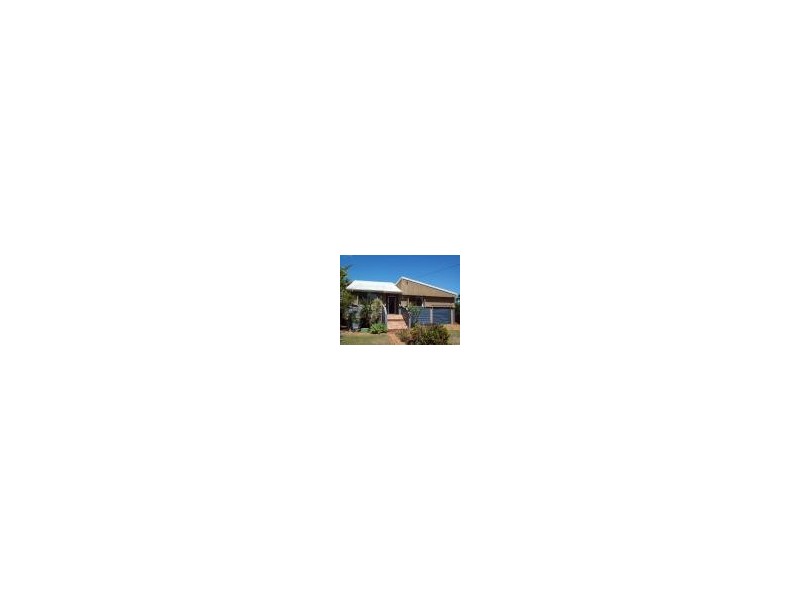 4 Emily Cres, Macleay Island QLD 4184