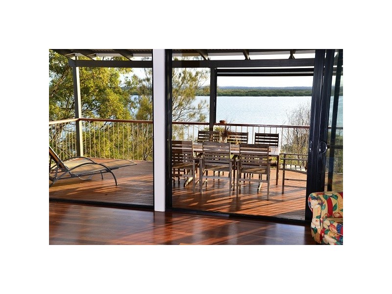 136 Western Rd – HOLIDAY LET, Macleay Island QLD 4184